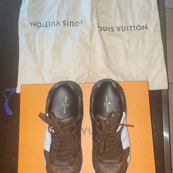 Louis Vuitton Sneakers - Picture 2 of 7